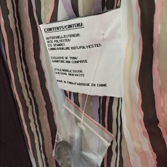 New! Fall trench with belt and inside pocket - Picture 8 of 9